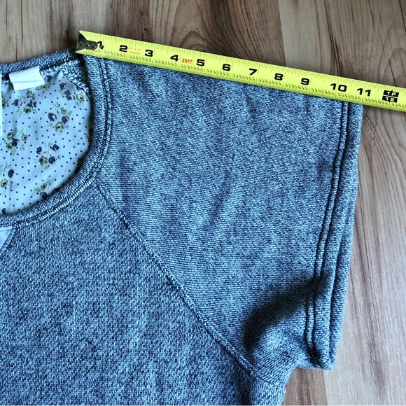 STITCH & KNOT Pullover Distressed Sweater Floral Short Sleeve Small Gray Women’s - Picture 8 of 14
